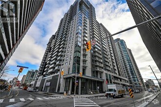 Building Photo - 180-180 George St