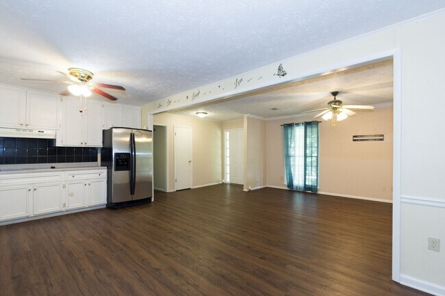 Foto del edificio - 3720 Sunny Hill Dr