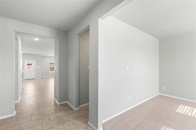 Foto del edificio - 24702 Crimson Pine Dr