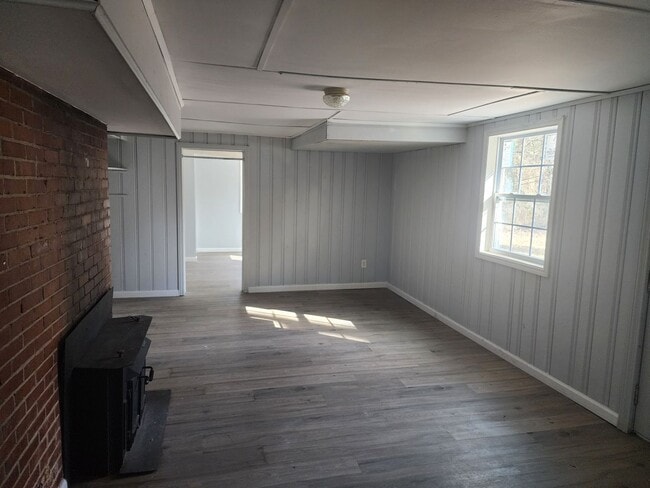 Building Photo - Great Location! With a Bonus!