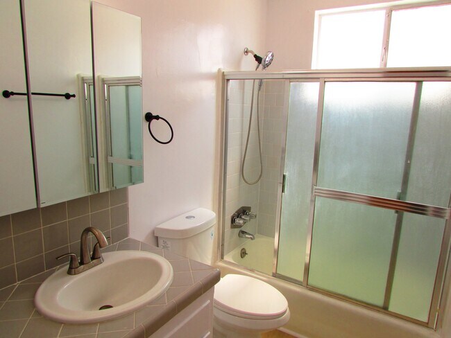 Foto del edificio - 1756 N Gramercy Pl