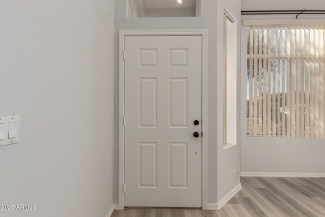 Building Photo - 1526 E Charleston Ave