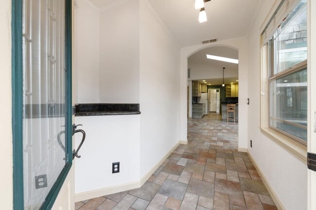 Building Photo - 229 Moana Pl