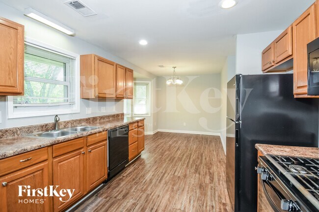 Building Photo - 4800 Victoria Ln