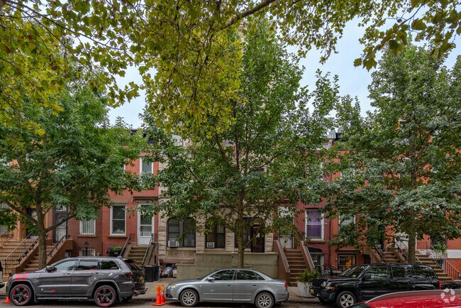 Foto del edificio - 328 Madison St