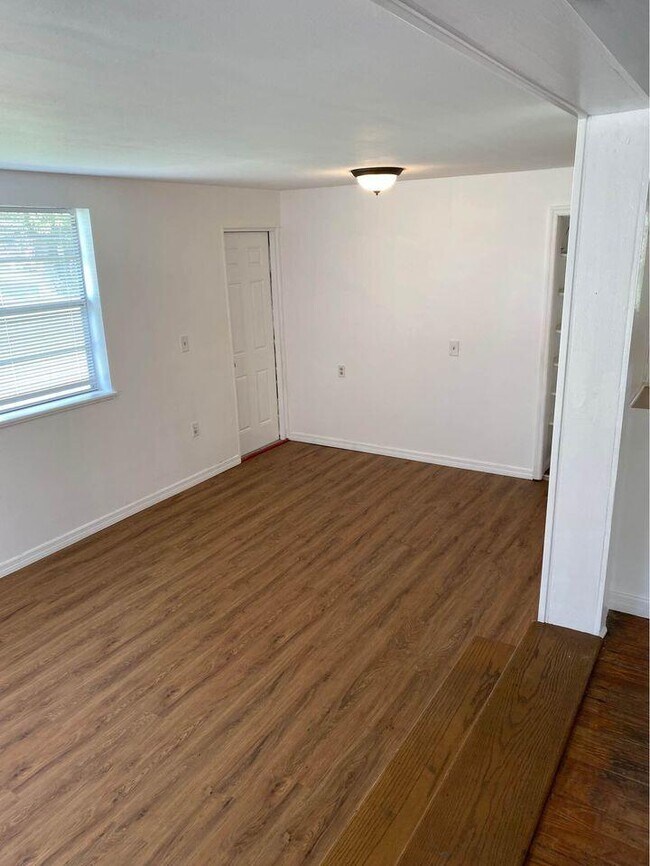 Building Photo - 5406 Oleander Ave