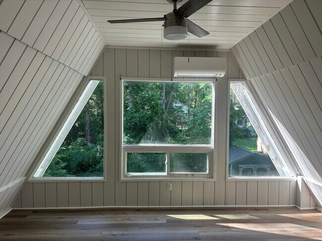Foto del edificio - 17 Sandyhook Rd
