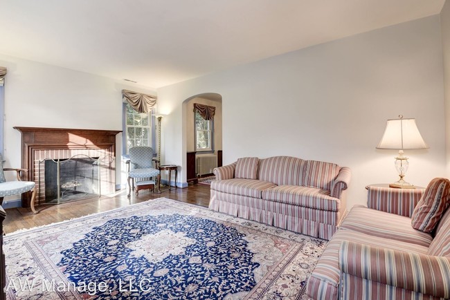 Building Photo - 3 br, 2.5 bath House - 8205 Meadowbrook Lane