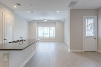 Building Photo - 11016 Cres Light Way