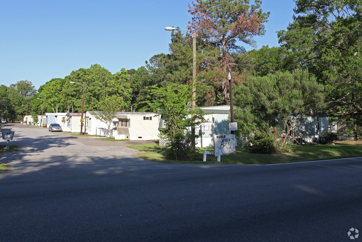 Maple Woods Mobile Home Park Apartments in Charleston, SC
