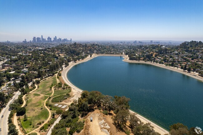 The Silver Lake Reservoir is centrally located in Los Angeles, close to DTLA.