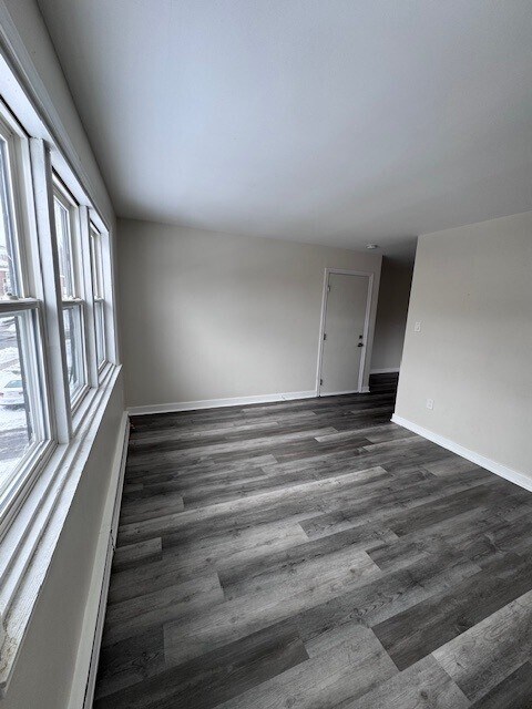 Photo du bâtiment - 95 Evans Ave