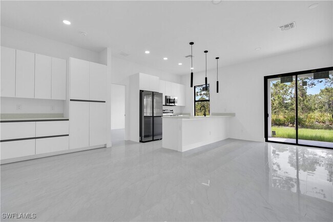 Foto del edificio - 2700 42nd St W