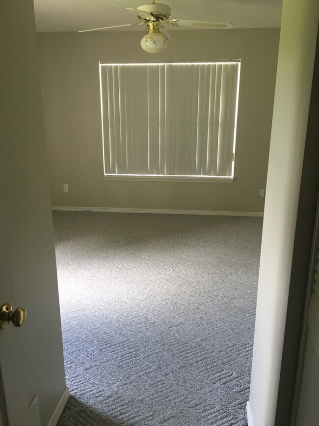 Foto del edificio - Three Bedroom Two Bath Home in N Lakeland