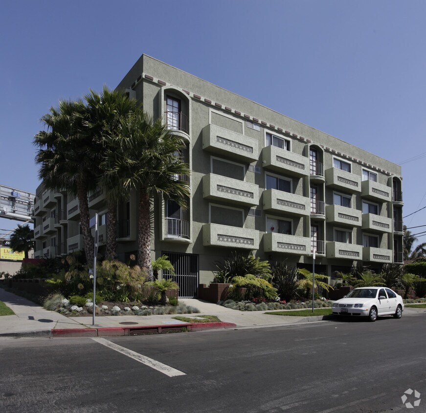 2414 S. Barrington Ave - 2414 S Barrington Ave