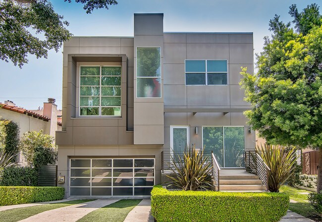 Foto del edificio - 714 Westbourne Dr