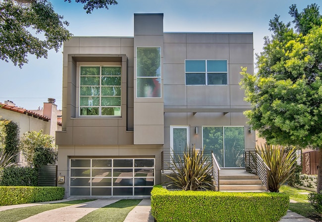 Building Photo - 714 Westbourne Dr
