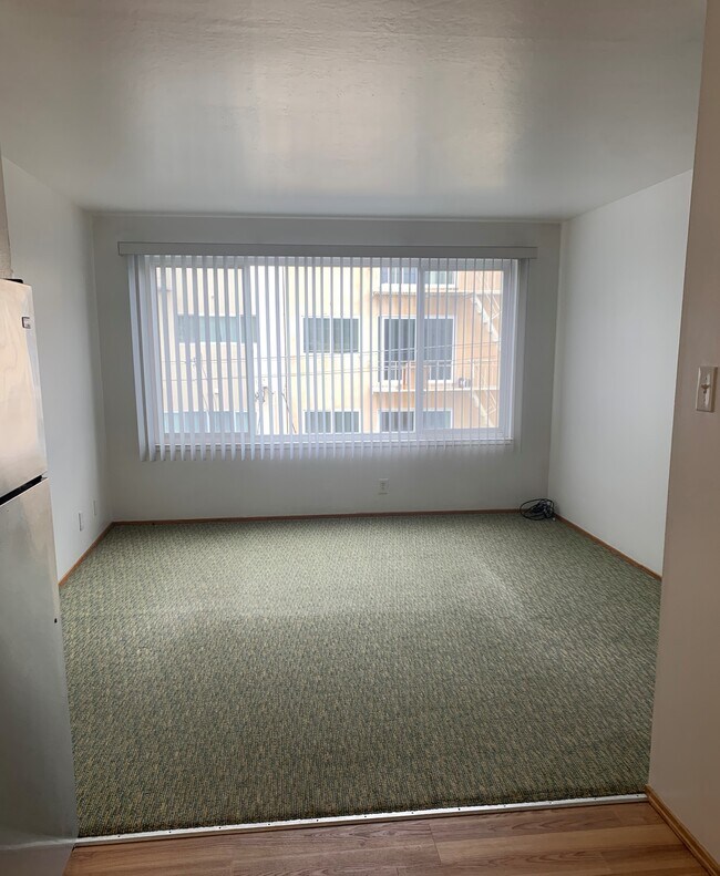 living area - 422 Arguello Blvd