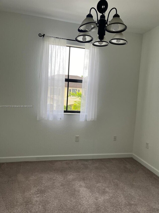 Foto del edificio - 3352 W 91st Ter