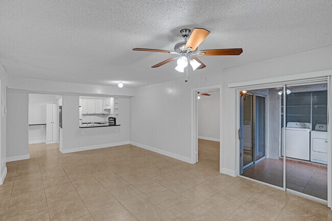Foto del edificio - 447 NE 210th Circle Ter