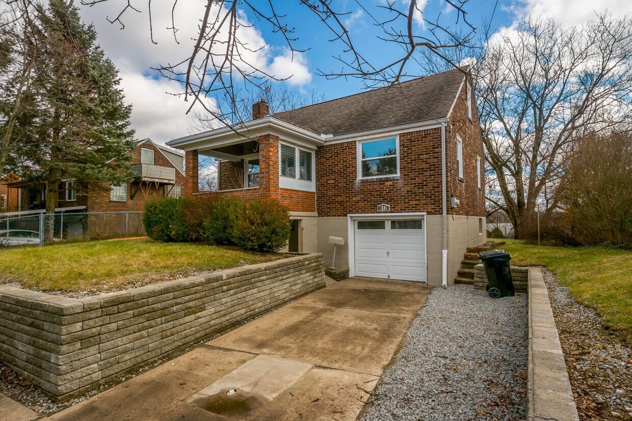 Foto principal - UPDATED & READY FOR MOVE IN 3 BEDROOM IN N...