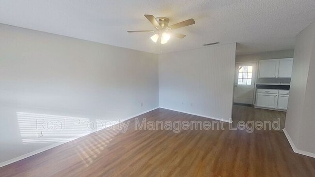 Building Photo - 701 S Valentine Dr