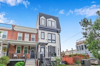 Building Photo - 1915 H St NE