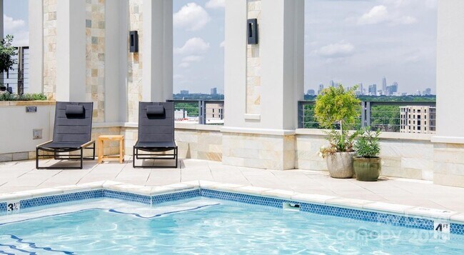 Foto del edificio - 4300 Sharon Rd