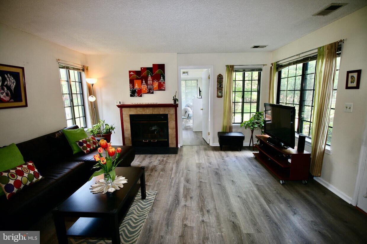 Primary Photo - 6033 Curtier Dr