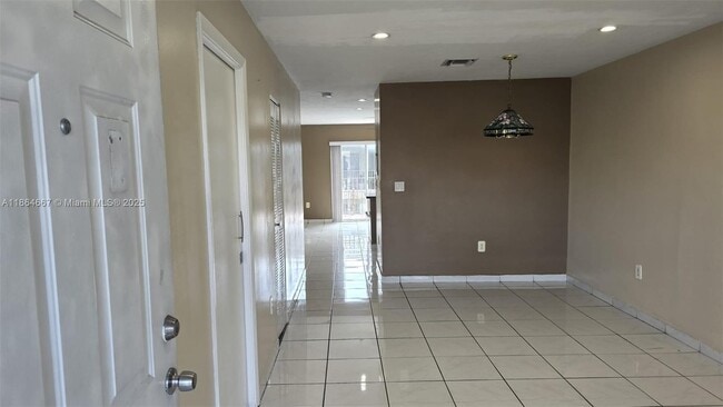 Foto del edificio - 8851 NW 119th St