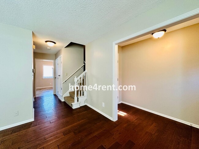 Building Photo - Beautiful Overland Park Townhome w/ Wood Floors, Large Open Kitchen and a Community Pool!