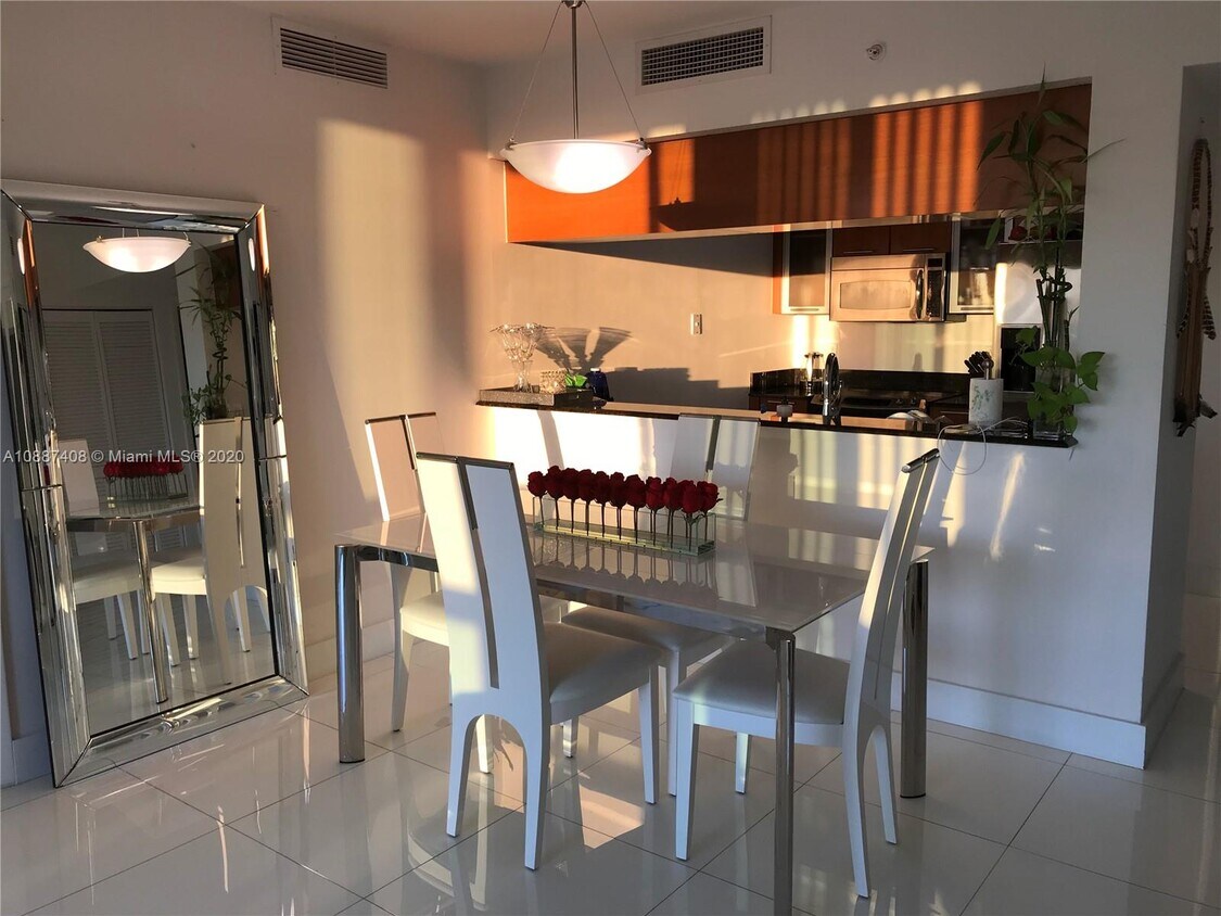 Foto principal - 1800 N Bayshore Dr