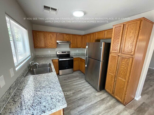 Foto del edificio - 1532 W Burgess Ln