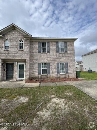 Building Photo - 301 S Square Dr