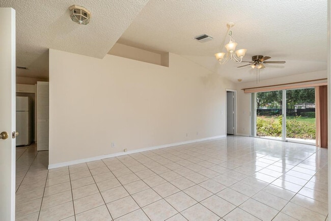 Foto del edificio - 1881 SW 116th Way