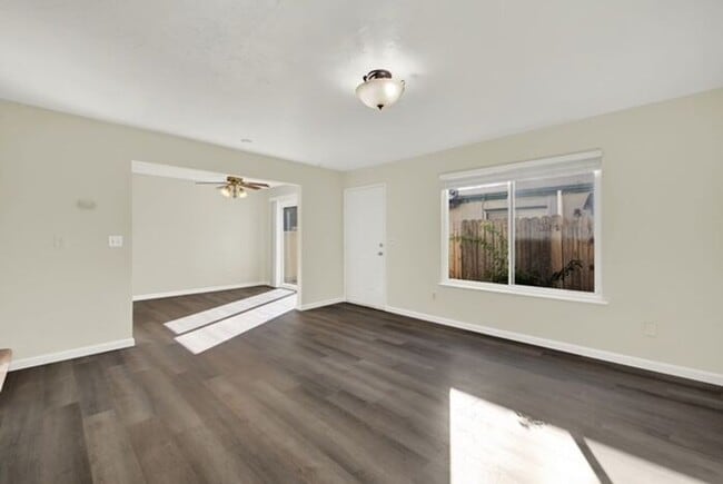 Building Photo - Great 3 bed, 1.5 bath Condo in Vacaville -...