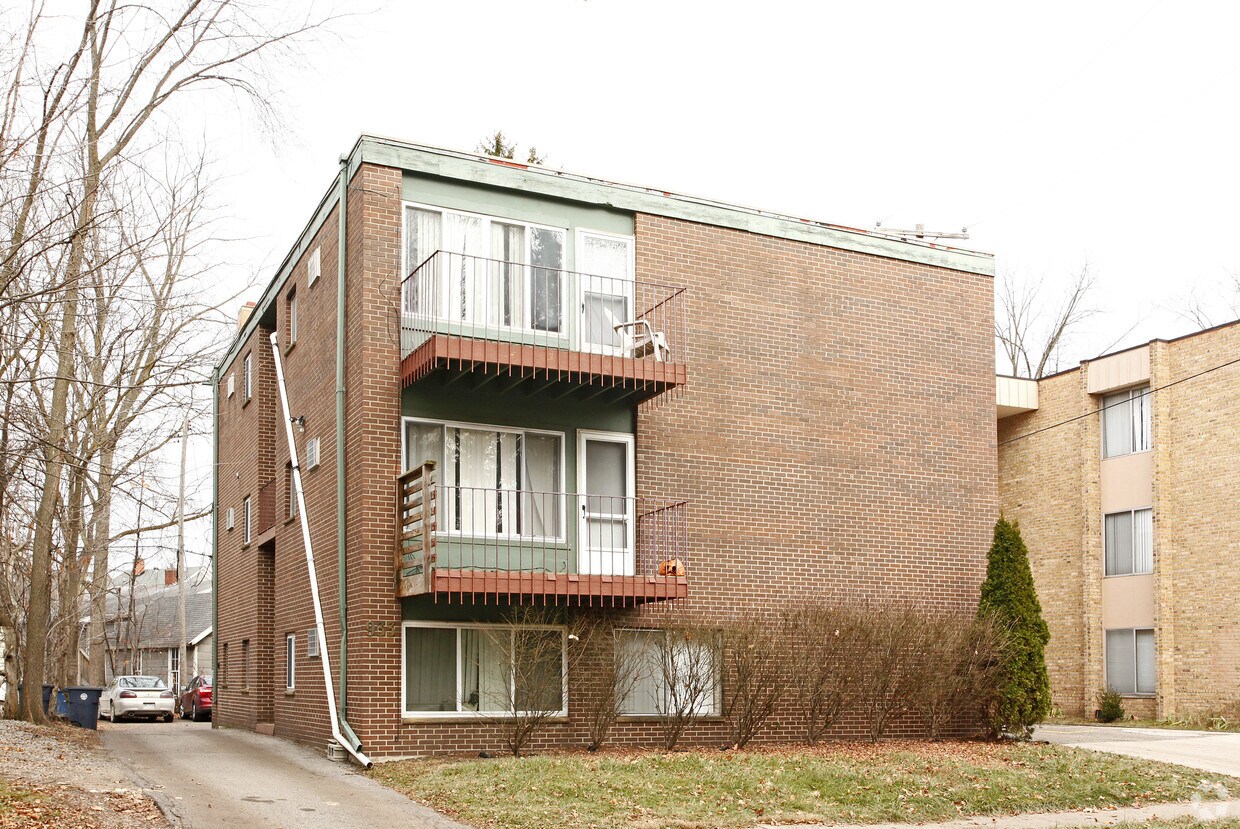 Primary Photo - Dewey Apartments