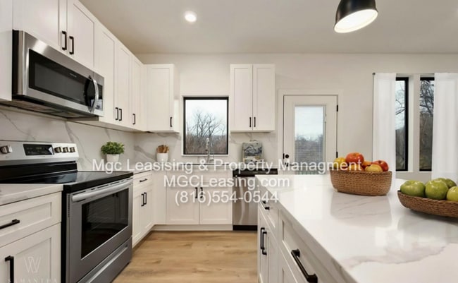 Building Photo - Highly sought after Ayden Place Townhomes in Kansas City, MO - Schedule A Tour Today!