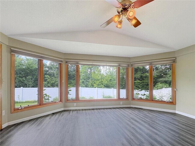 Foto del edificio - 15612 Canyon Ridge