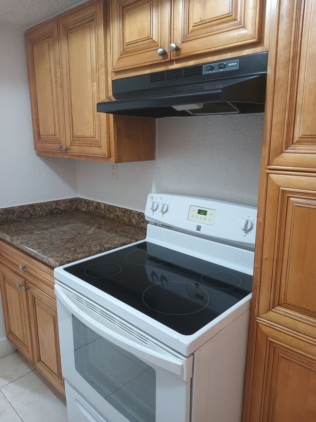 Foto del edificio - 2 BEDROOM 2 BATHROOM CONDO FOR RENT AT MIL...