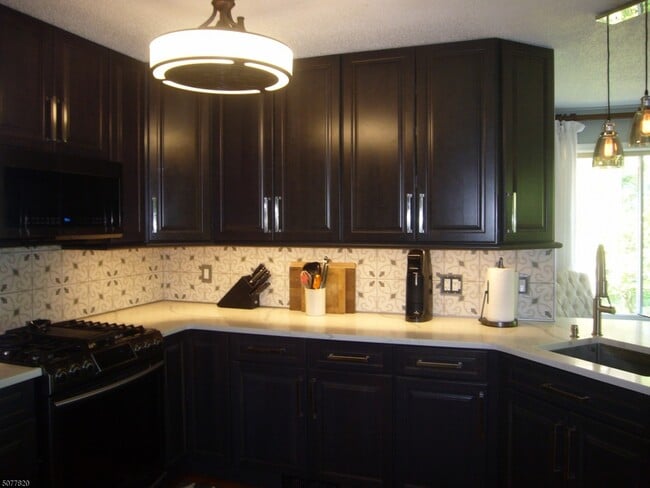 Building Photo - 6 Tannery Hill Dr