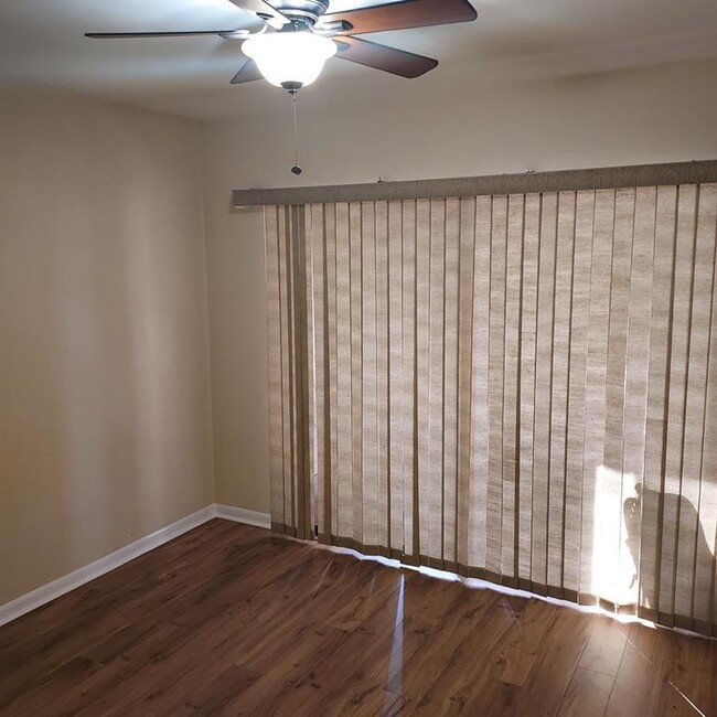 Building Photo - 13804 Lazy Oak Dr