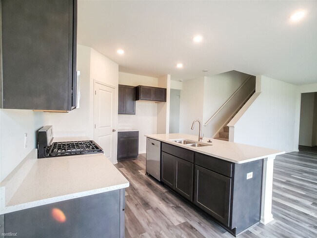 Building Photo - 4 br, 2.5 bath House - 10576 Azalea Drive