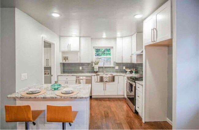 Foto del edificio - 9712 Essex Ct