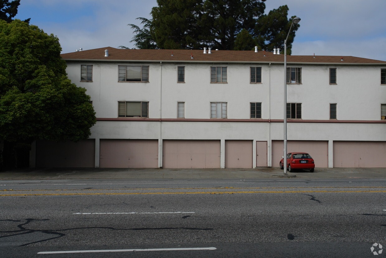 Building Photo - 5 Aragon Blvd