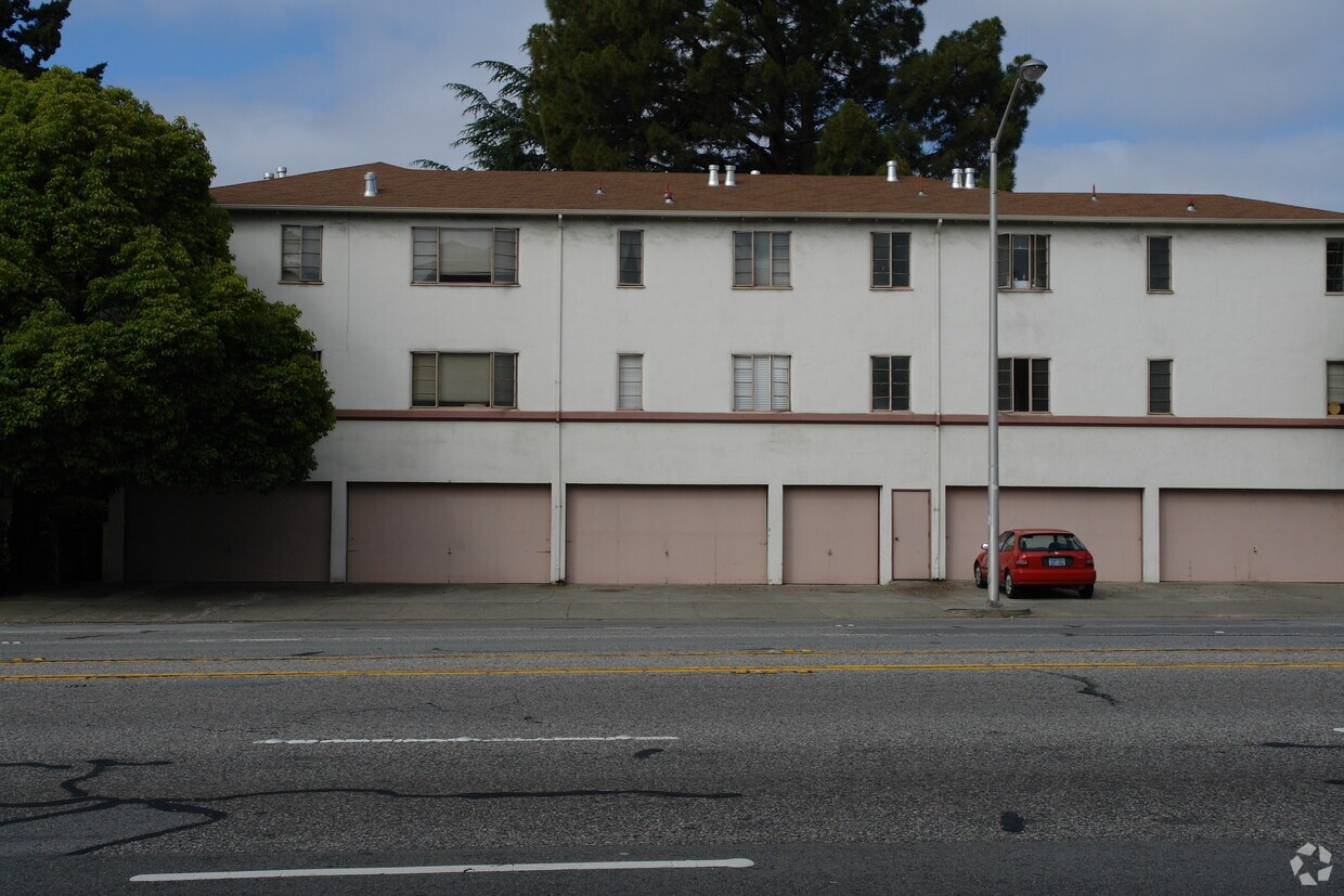 Foto del edificio - 5 Aragon Blvd