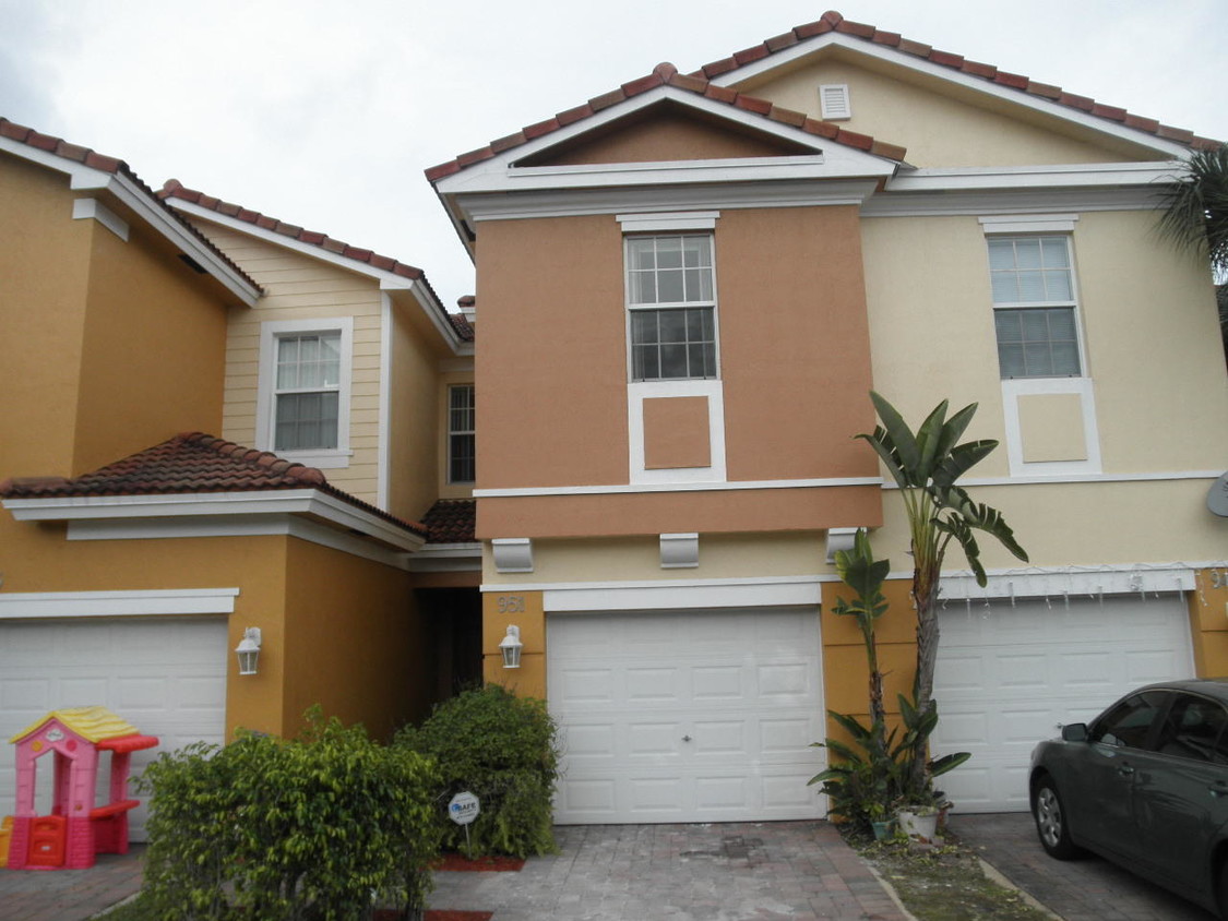 Primary Photo - 951 Pipers Cay Dr