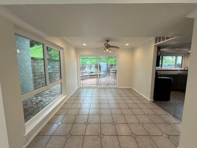 Building Photo - Beautiful 4Bd/2.5Ba Spacious Home in Missi...