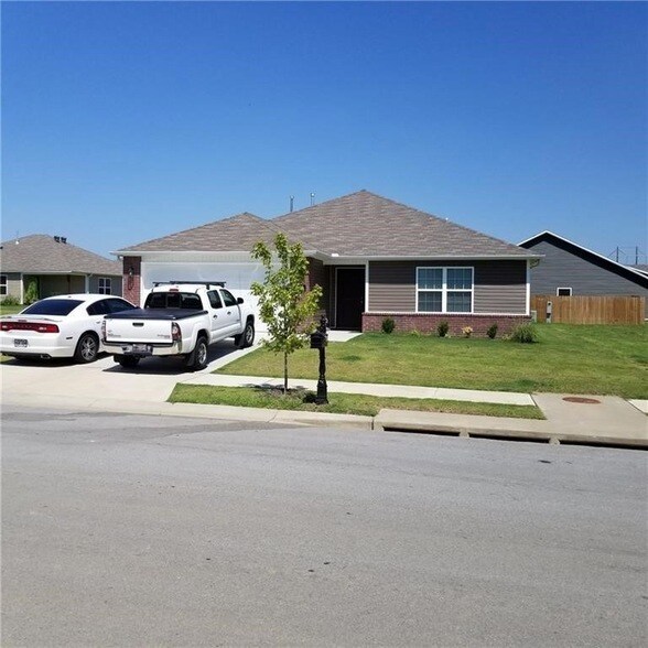 Foto principal - 1302 S Springfield Dr