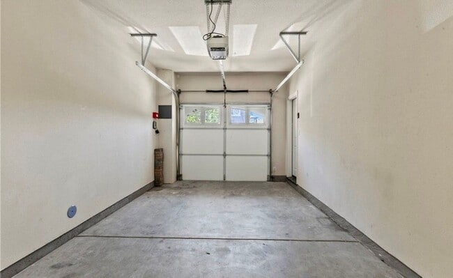 Foto del edificio - 3 bedroom 2.5  bath home with garage